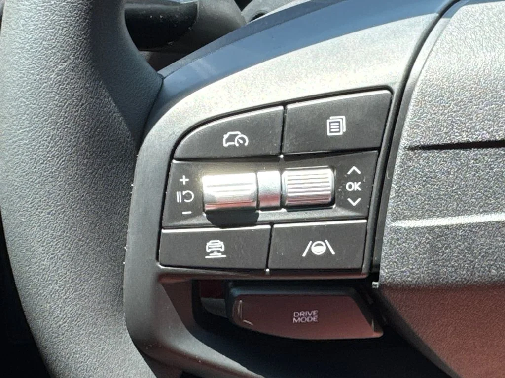 New 2026 Snow White Pearl Kia LXS image 25