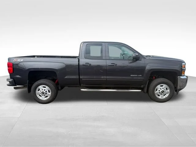 Used 2016 TUNGSTEN METALLIC Chevrolet LT image 7