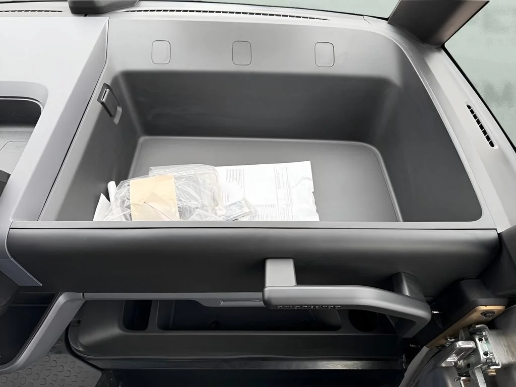 Used 2024 Oyster White BrightDrop EJY image 37