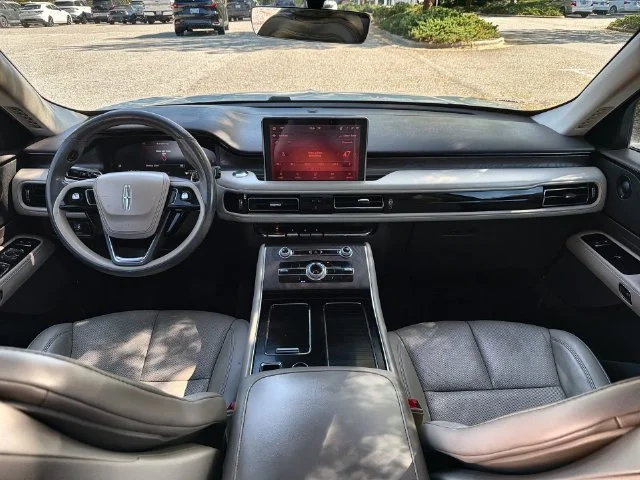 Used 2022 White Lincoln Reserve image 21