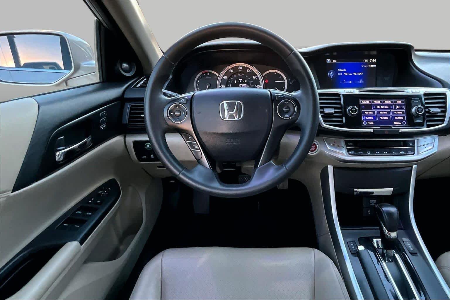Used 2015 Champagne Frost Pearl Honda EX-L image 6