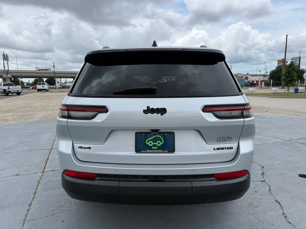 Used 2025 SILVER ZYNITH Jeep Limited image 4