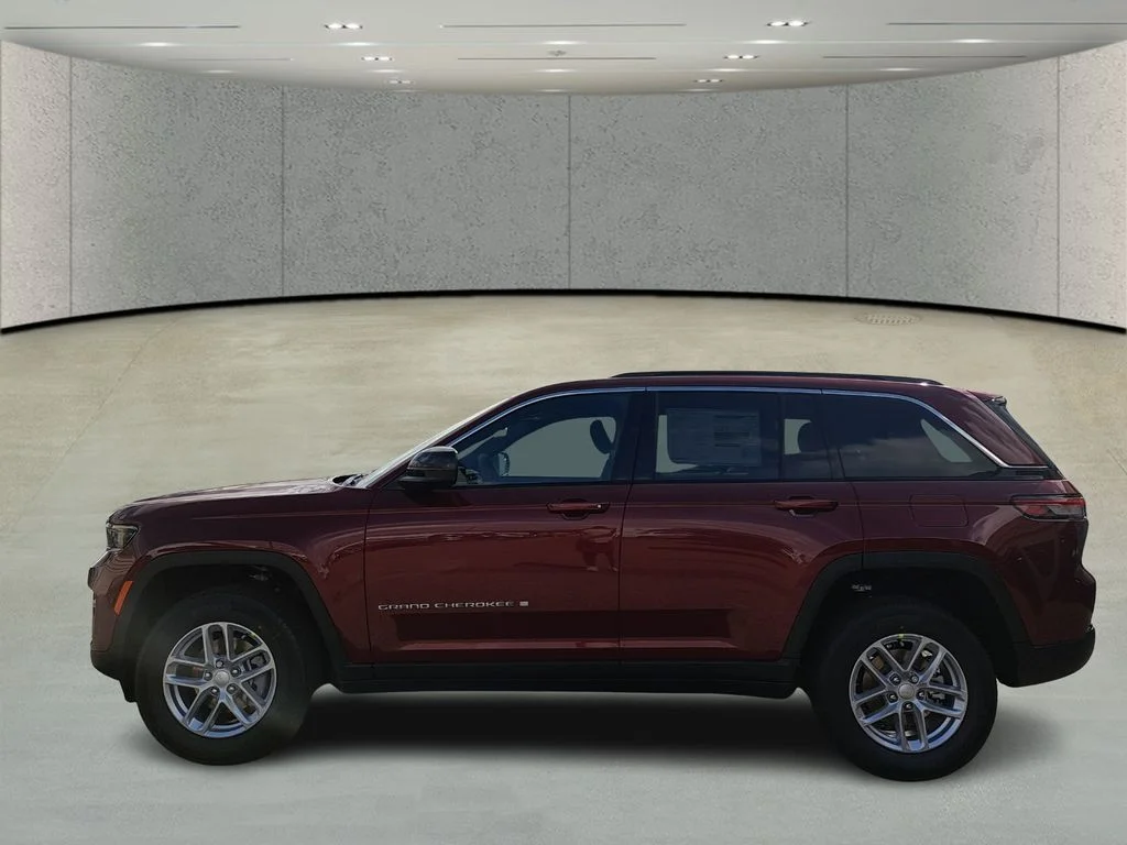 New 2026 Velvet Red Pearl-Coat Exterior Paint Jeep Laredo image 8
