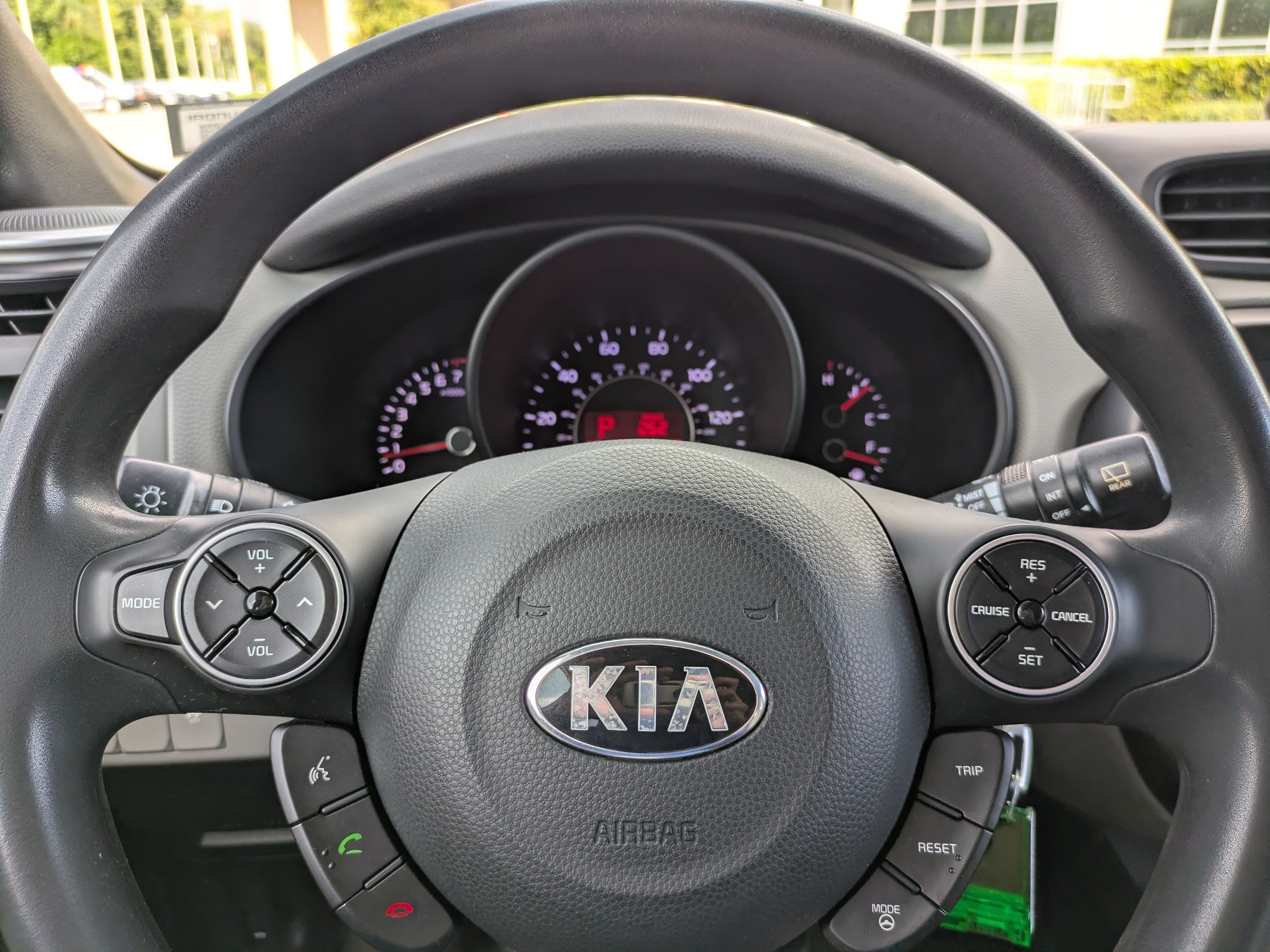 Used 2016 Clear White Kia BASE image 23