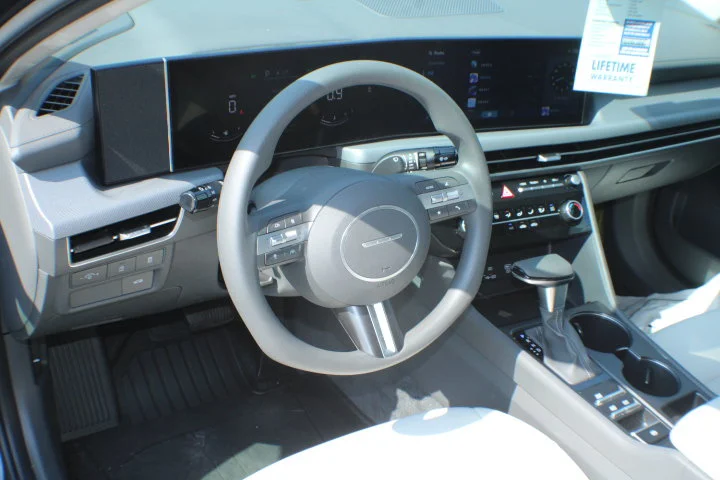 Used 2025 Carbon Blue Hyundai SE image 7
