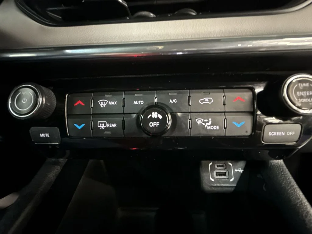 Used 2023 Diamond Black Jeep Limited image 19