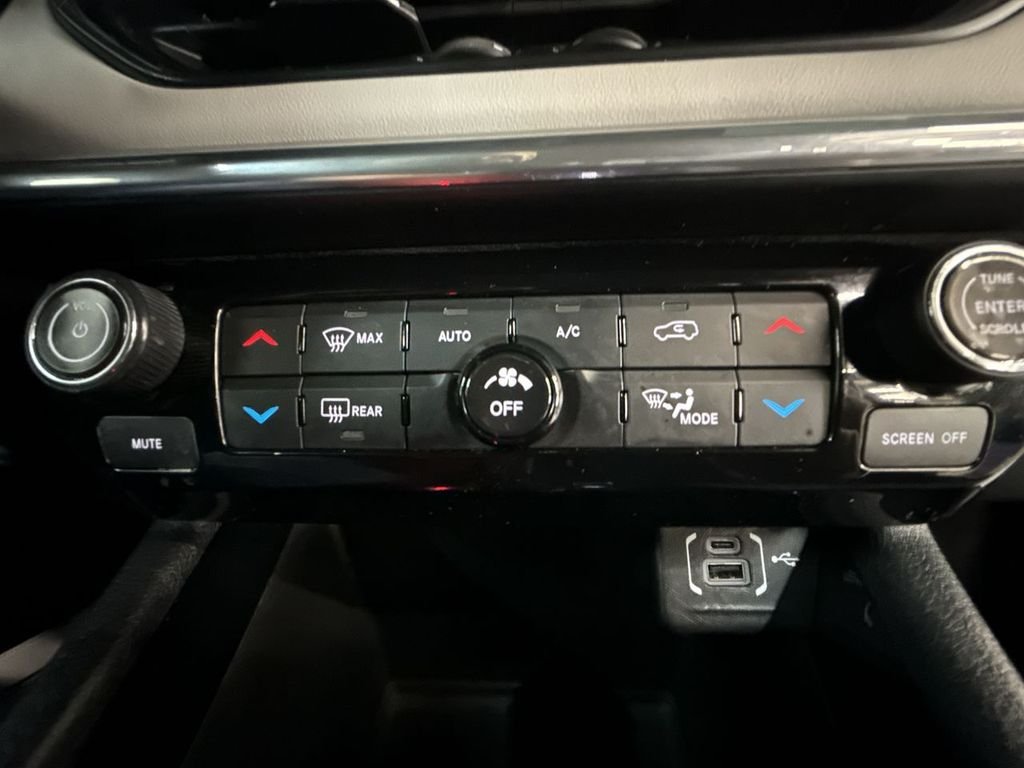 Used 2023 Diamond Black Jeep Limited image 19