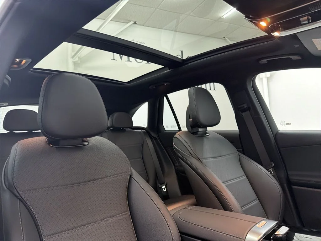 Used 2026 White Mercedes-Benz GLC 300 image 28