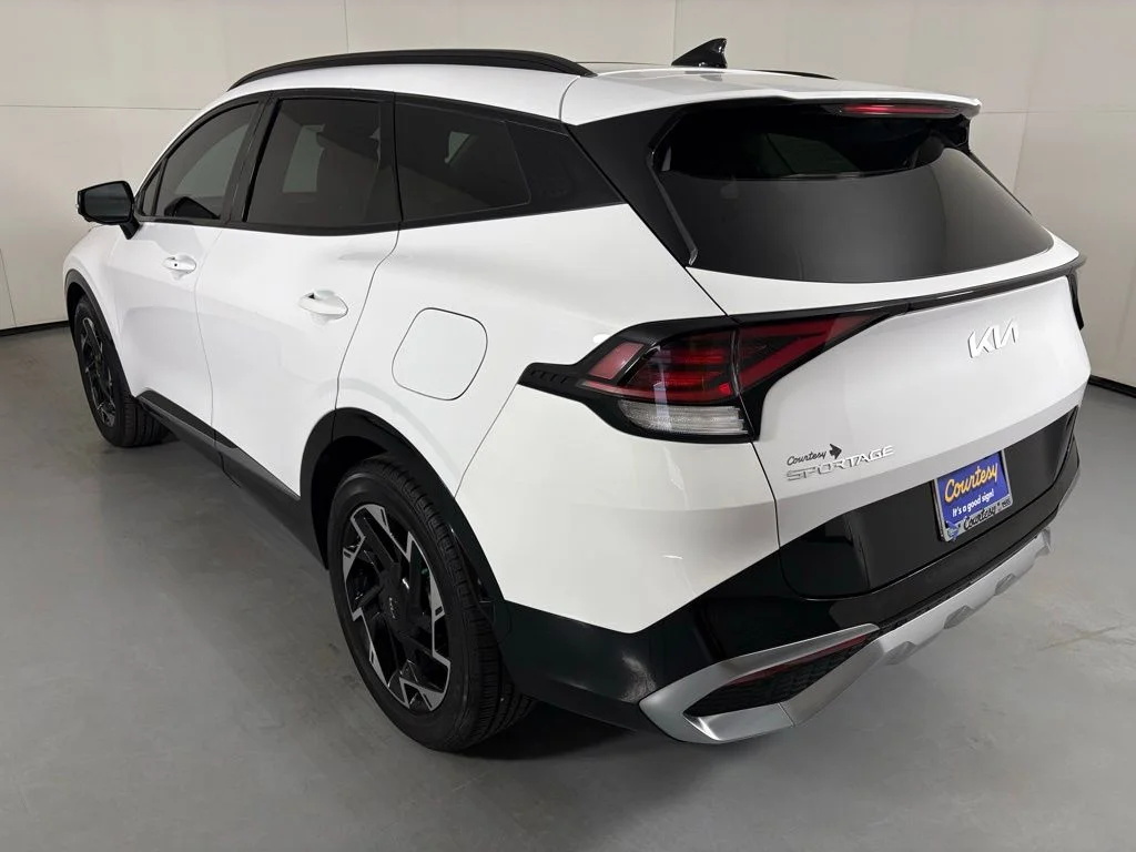 Used 2023 White Kia SX-Prestige image 6