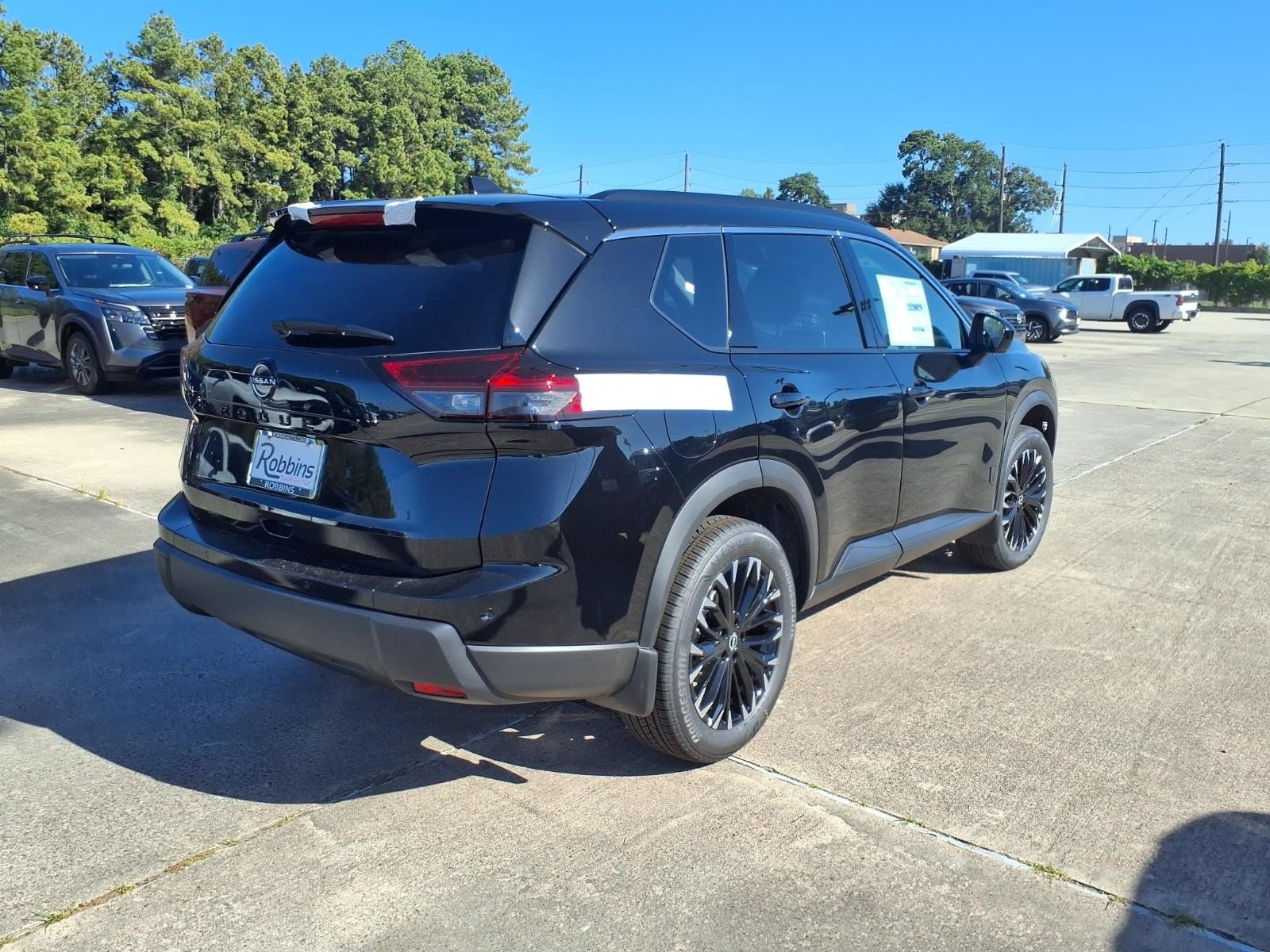 2026 Nissan Rogue photo 2 of 26