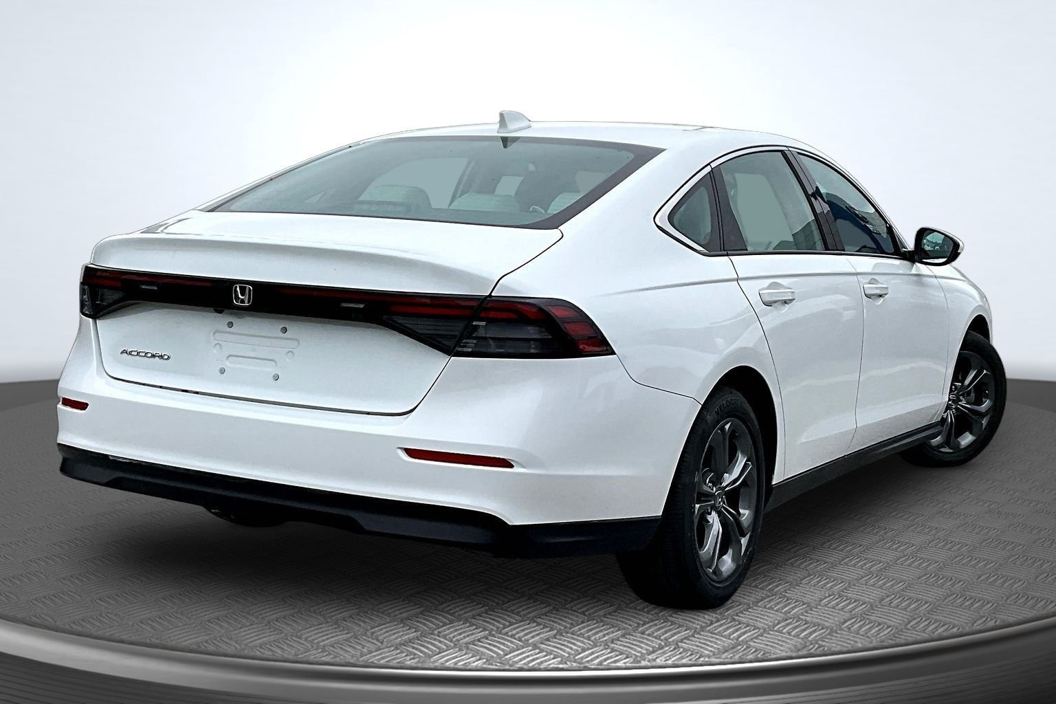 Used 2024 White Honda EX image 6