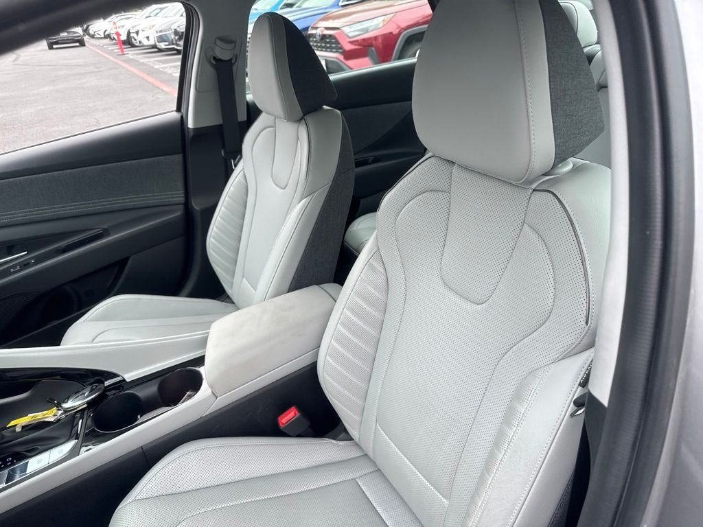 2025 Hyundai Elantra Limited - Photo 7