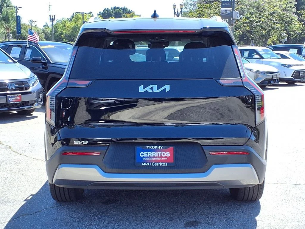 New 2026 Ebony Black Kia Wind AWD image 4