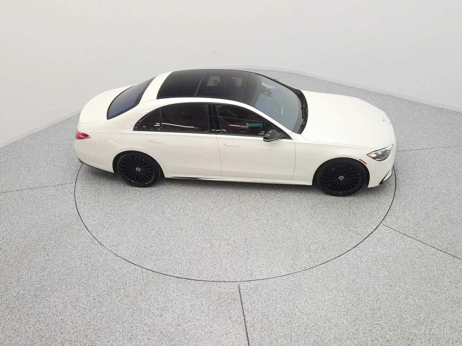 Certified Used 2023 MANUFAKTUR Diamond White Mercedes-Benz S 580 4MATIC® Sedan image 12