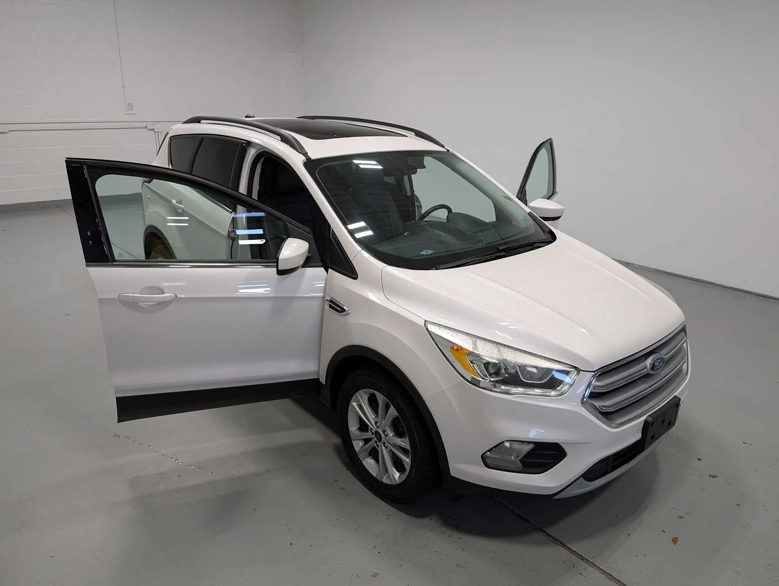 Used 2017 White Platinum Metallic Tri-Coat Ford SE image 16