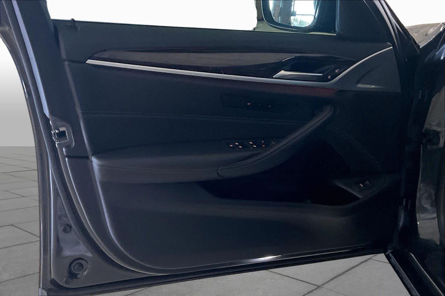 Used 2020 Dark Graphite Metallic BMW 540i image 19