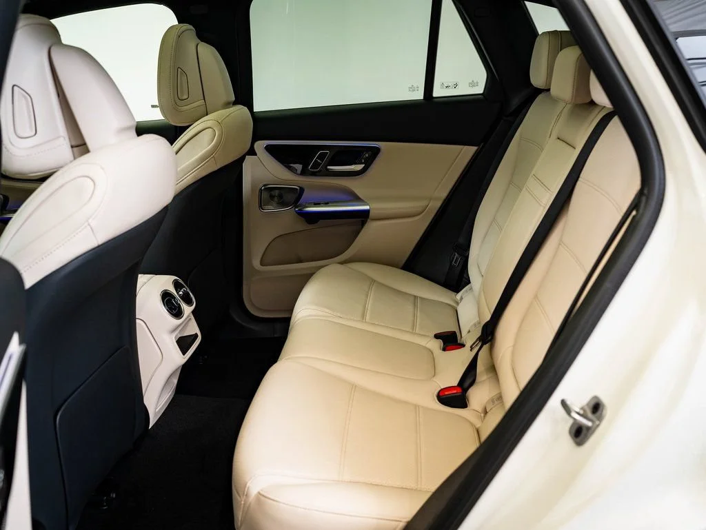 Used 2026 Polar White Mercedes-Benz GLC 300 image 34