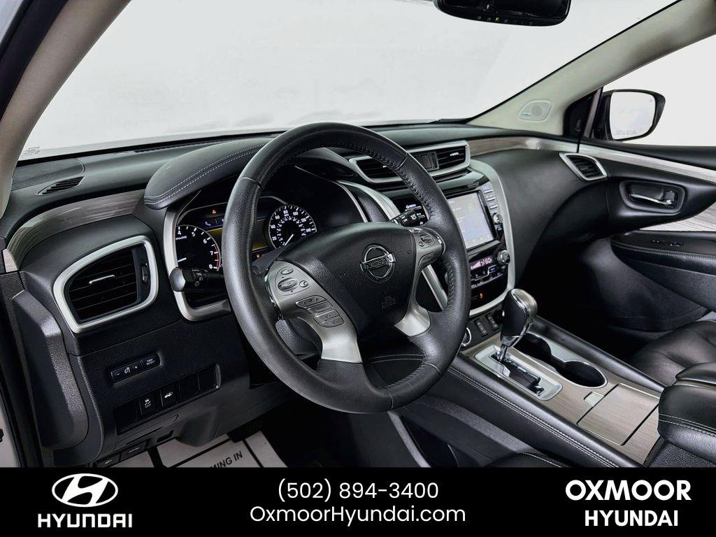 Used 2017 Brilliant Silver Metallic Nissan SL image 9