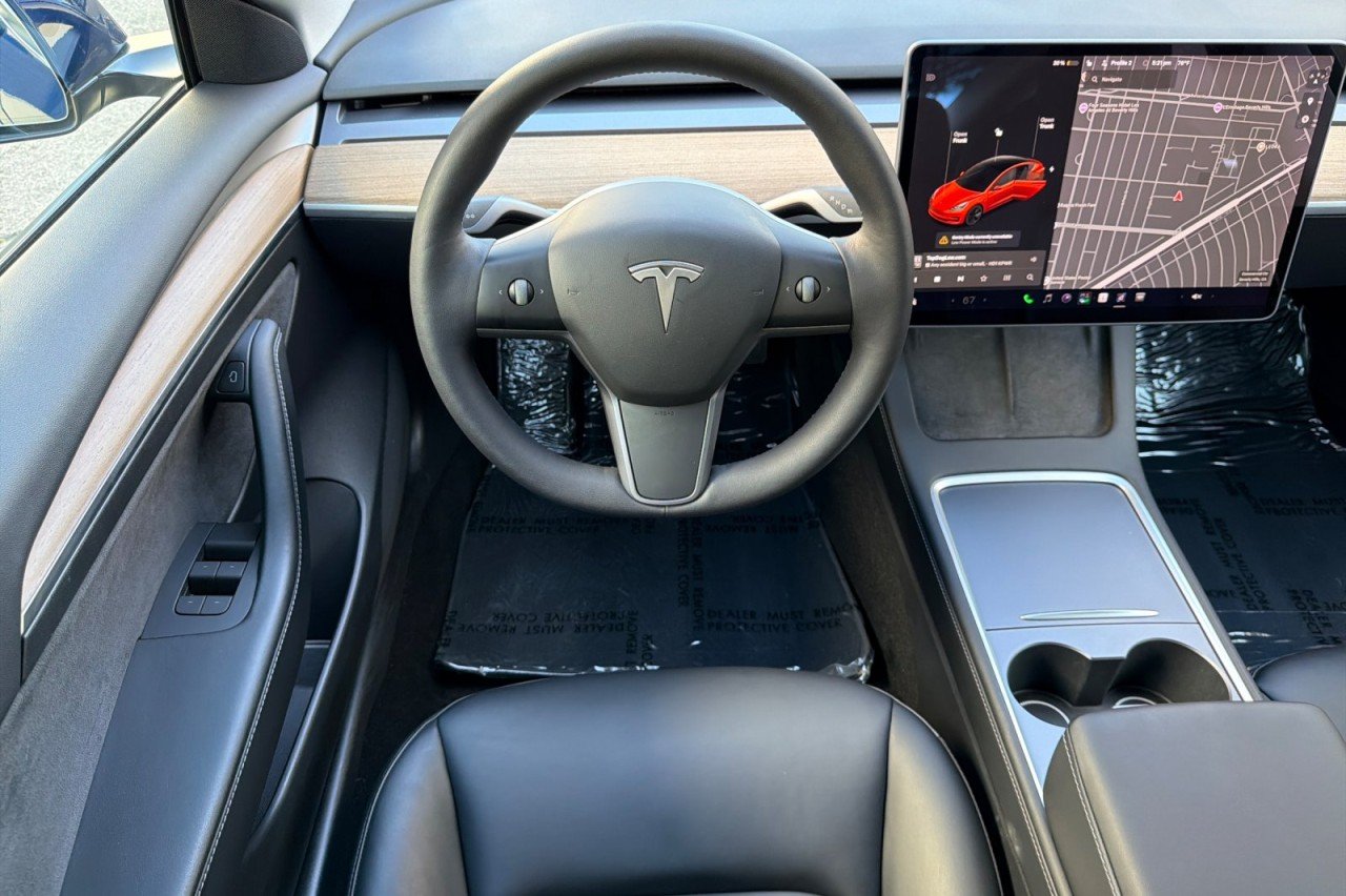 Used 2021  Tesla Standard Range Plus image 13