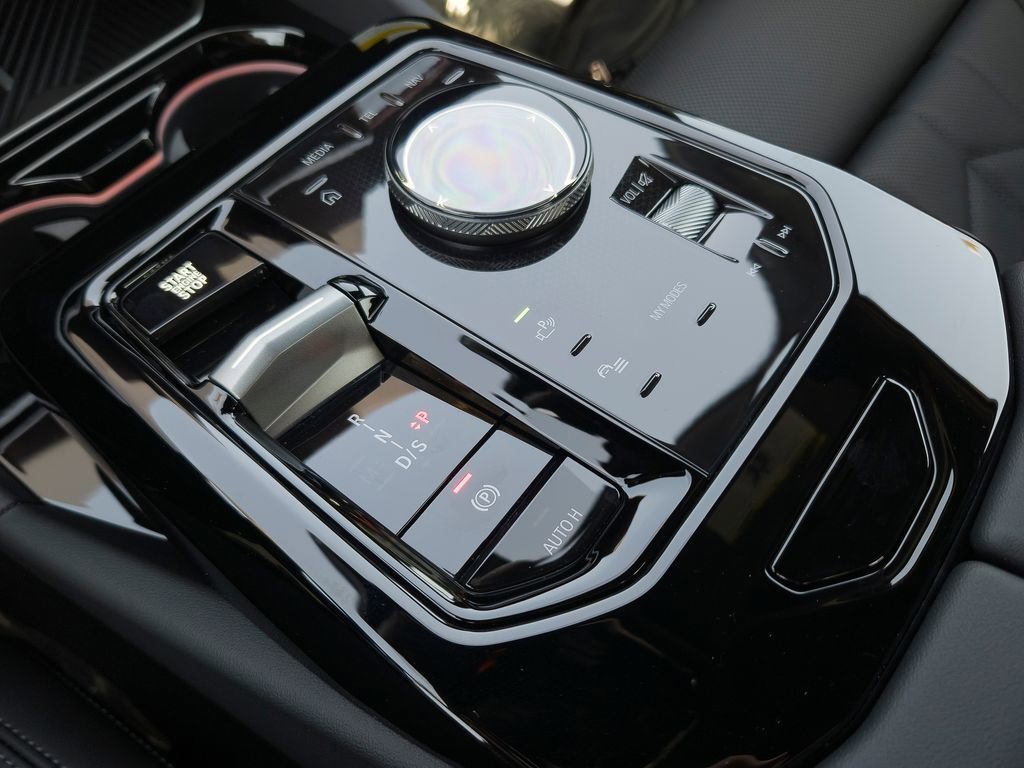 New 2026 Black Sapphire Metallic BMW 550e xDrive image 10