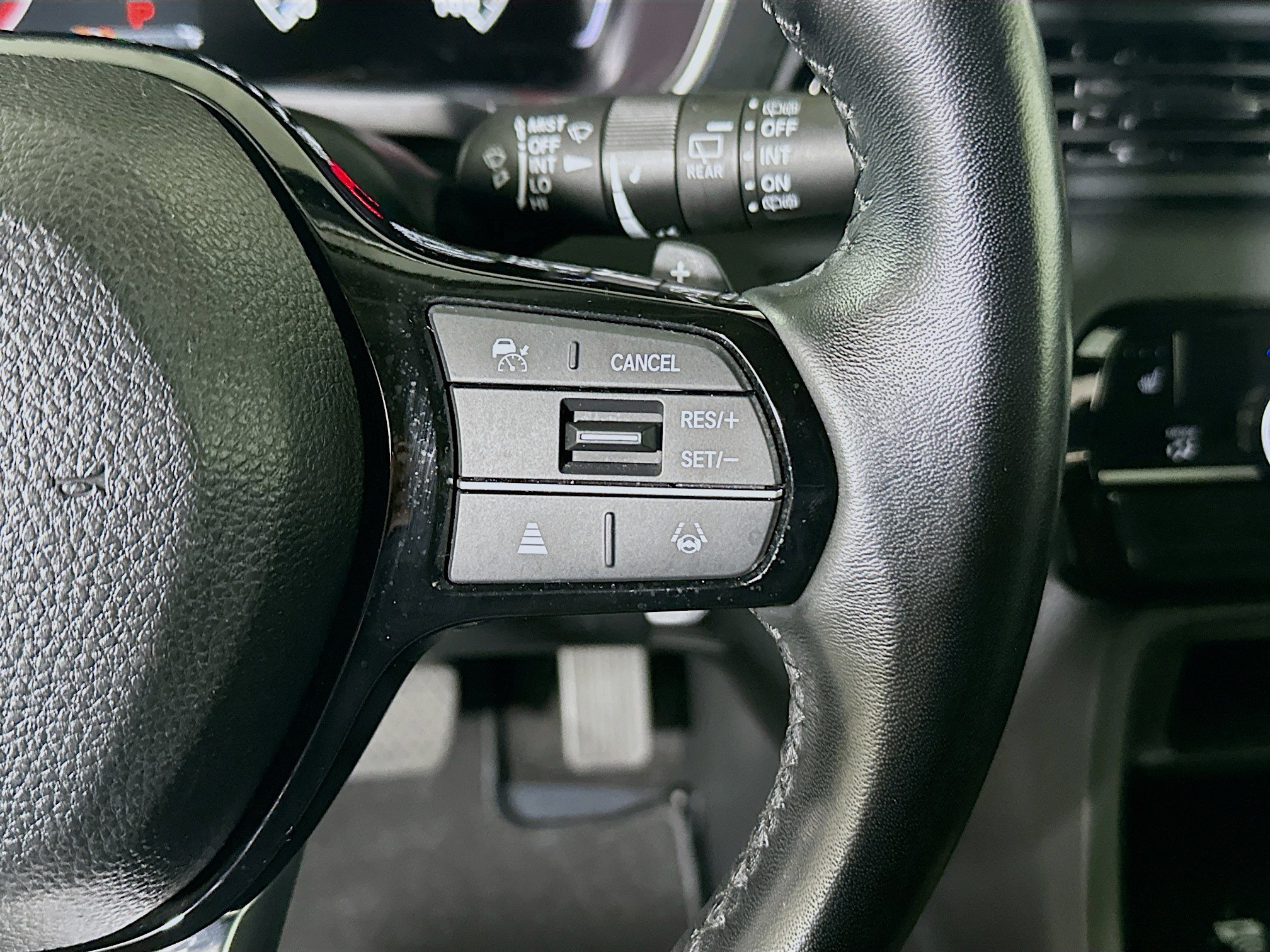 Used 2025 Silver Honda EX-L image 17