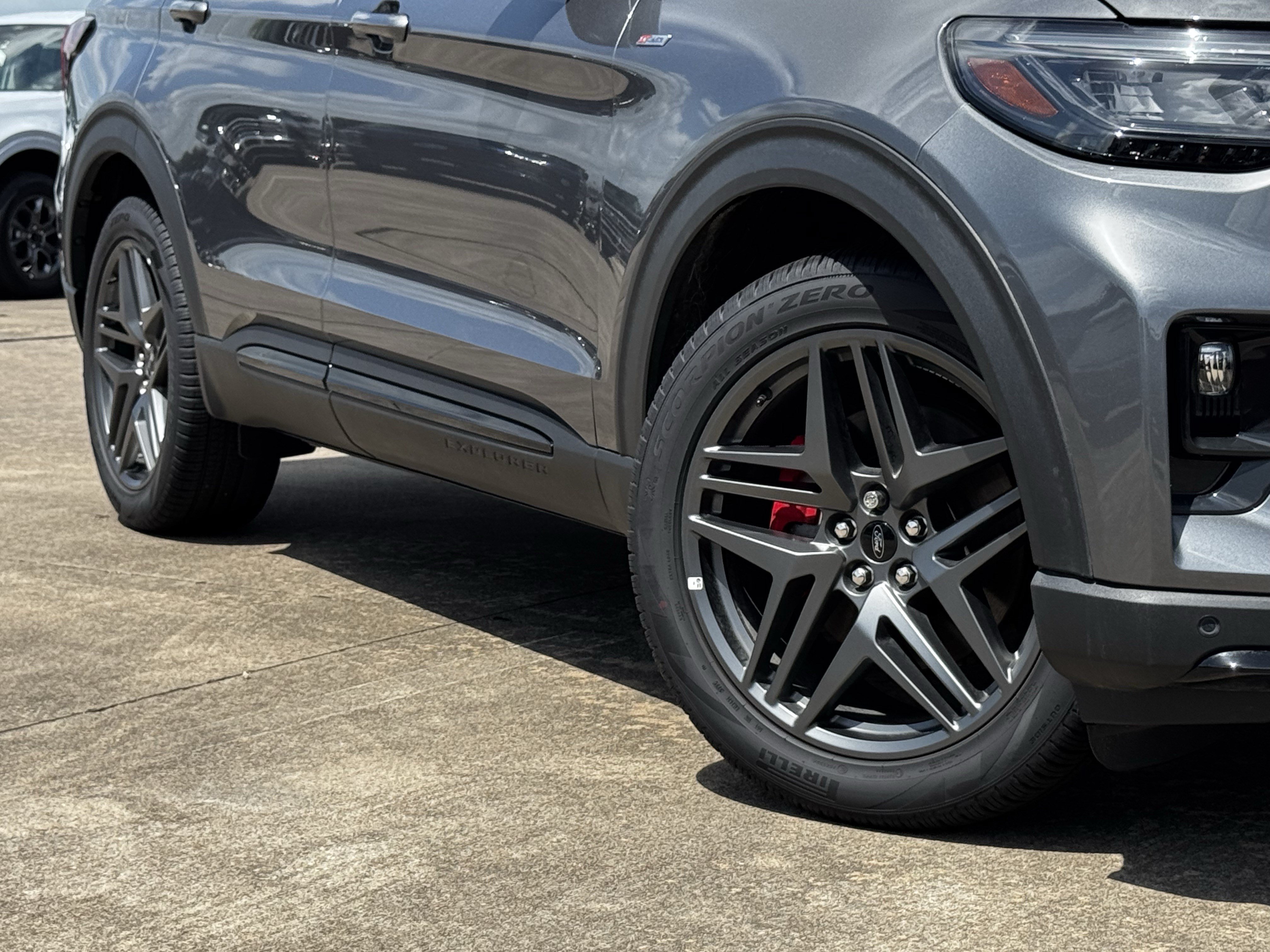 New 2026 Carbonized Gray Metallic Ford ST-Line image 11