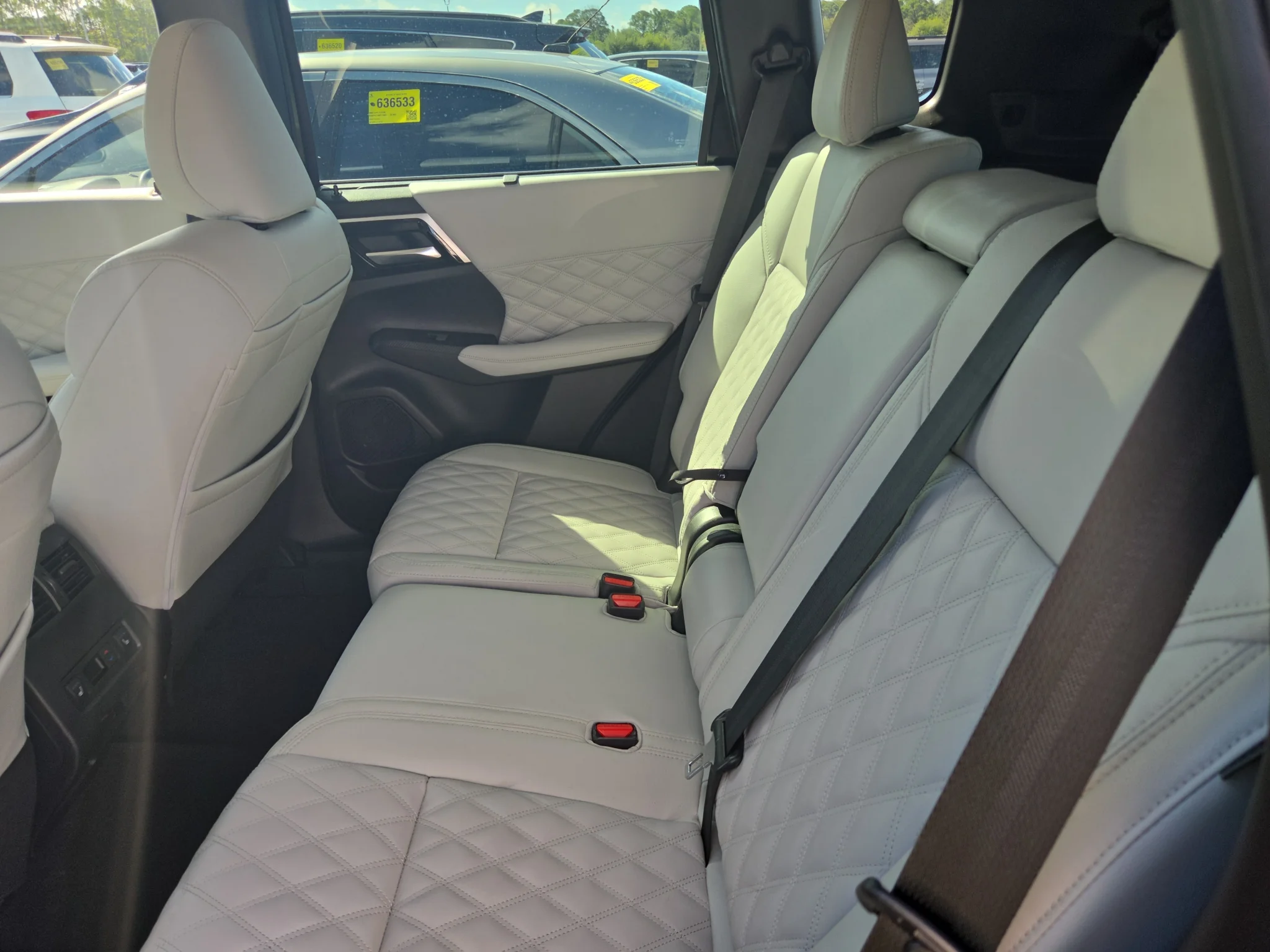 Used 2023 Black Diamond Mitsubishi SEL image 4