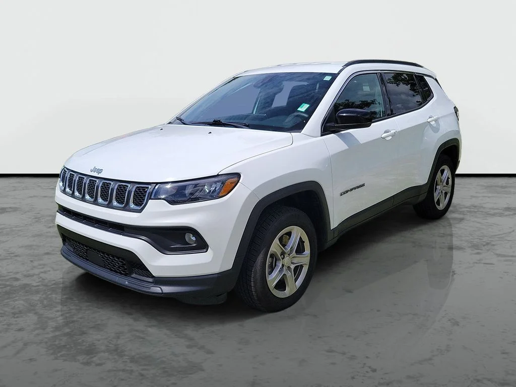 Used 2024 Bright White Clearcoat Jeep Latitude image 5
