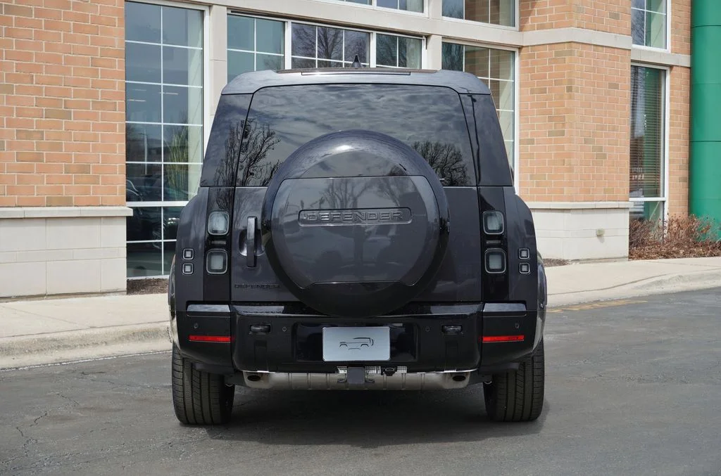 New 2026 Carpathian Grey Land Rover X-Dynamic SE image 5