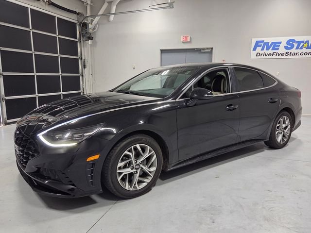 Used 2023 Black Hyundai SEL image 3