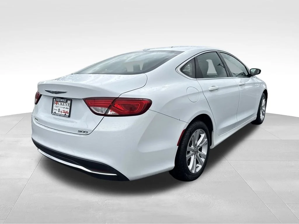 Used 2016 White Chrysler Limited image 3