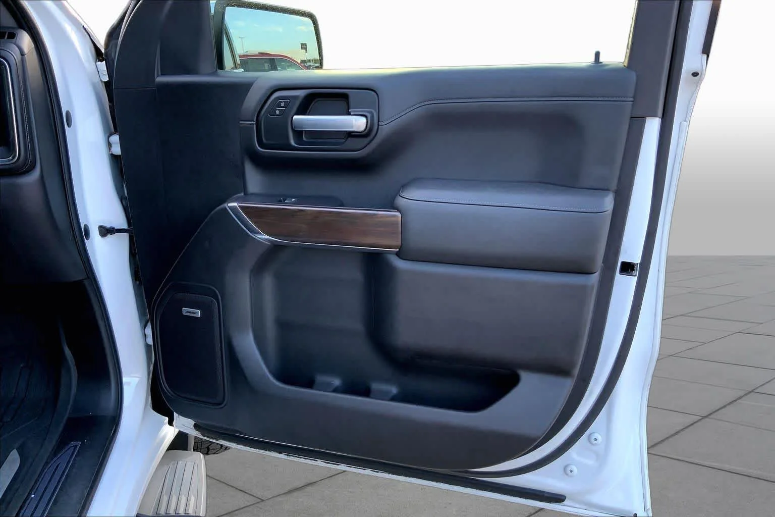 Used 2019 White Frost Tricoat GMC SLT image 20