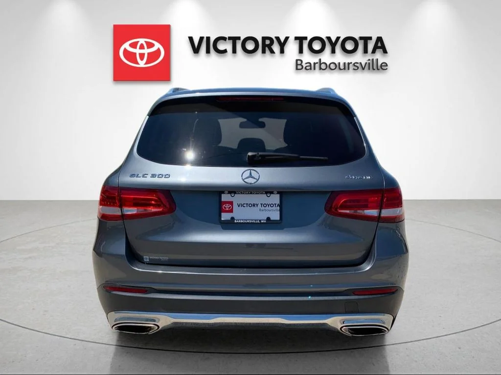 Used 2017 Gray Mercedes-Benz GLC 300 image 4