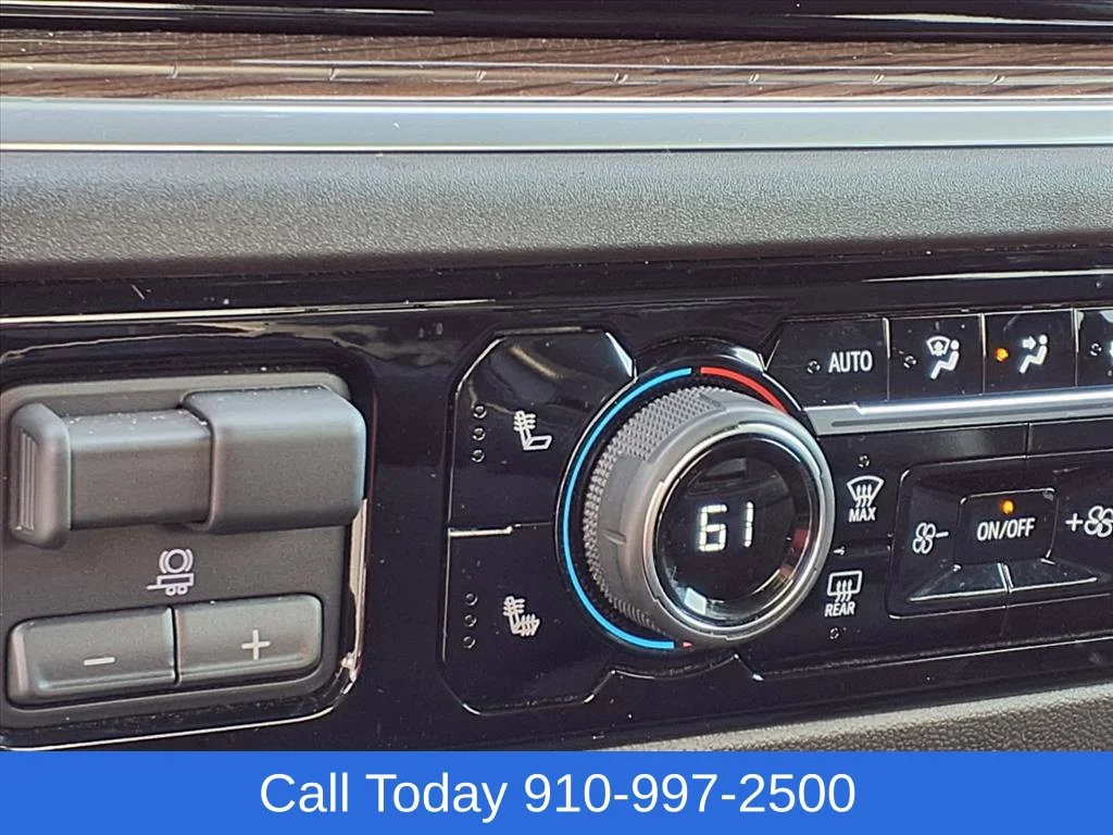 Used 2025 Summit White Chevrolet LT image 17
