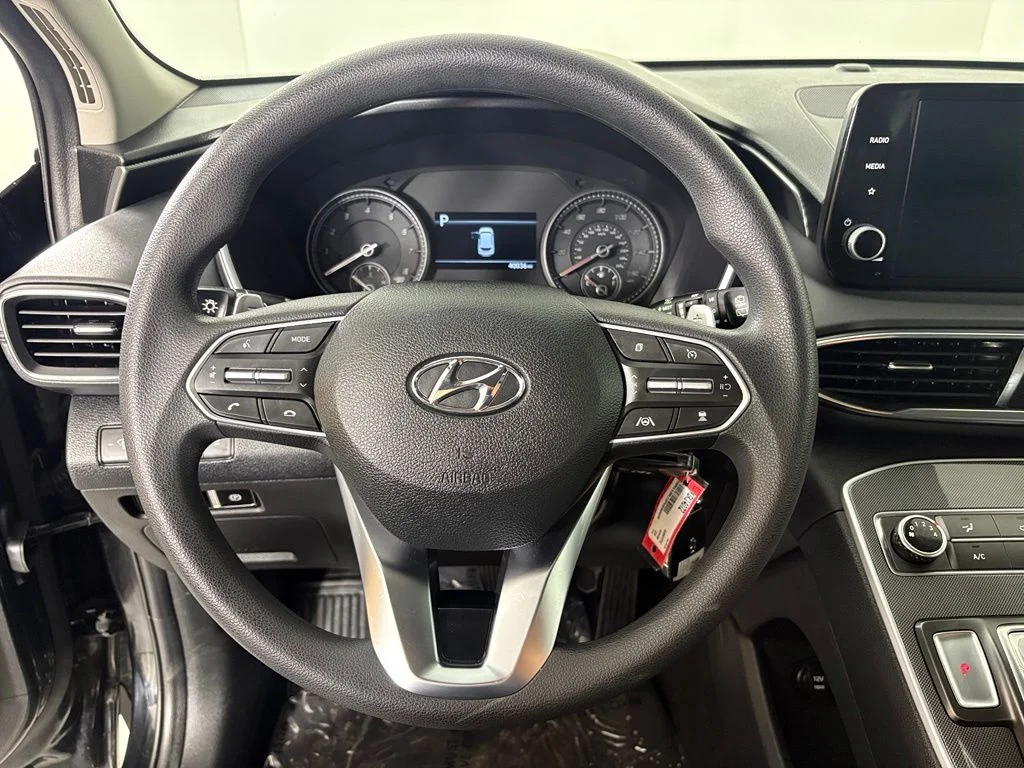 Used 2023 Black Hyundai SE image 23