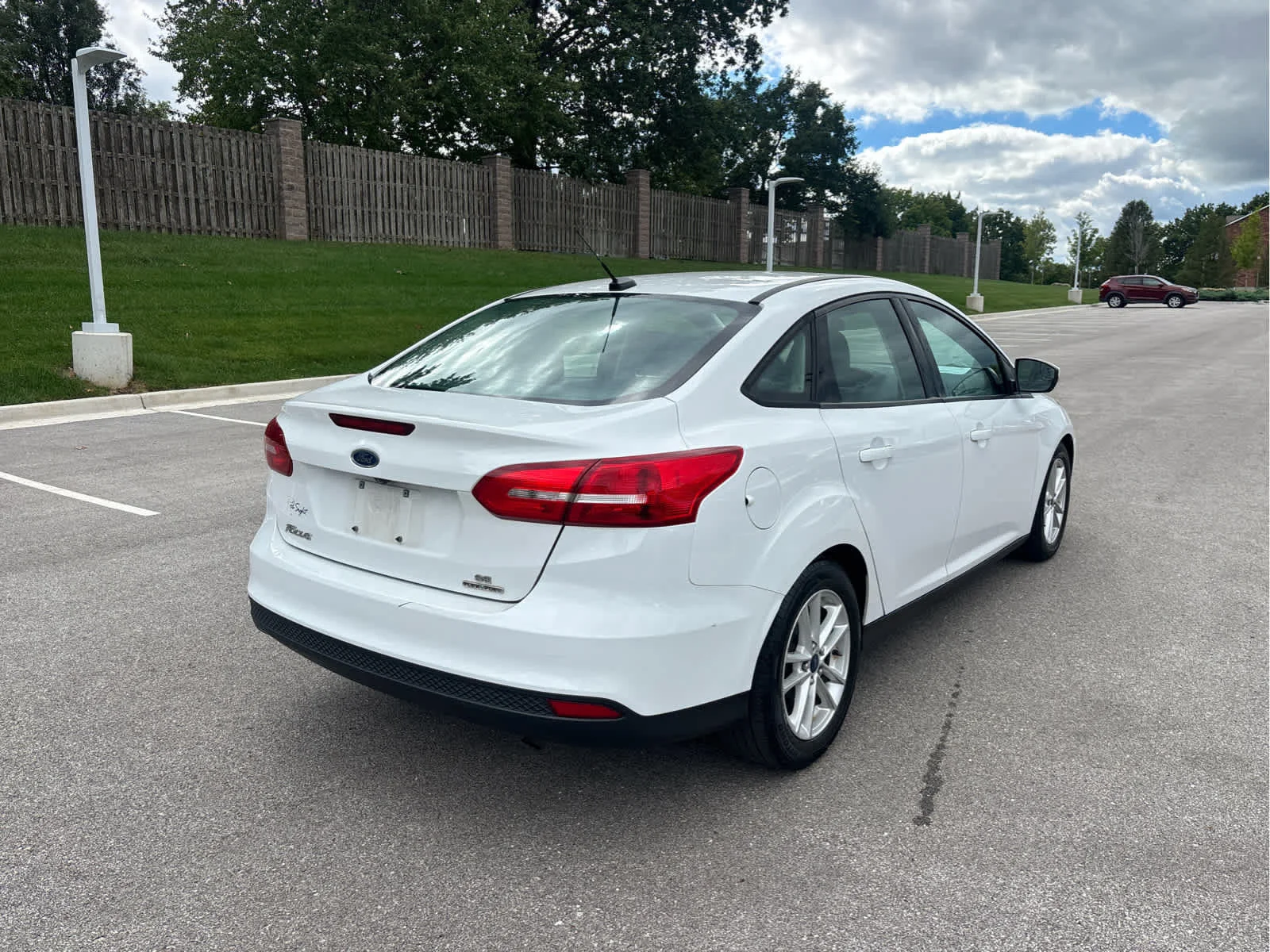 Used 2016 Oxford White Ford SE image 4