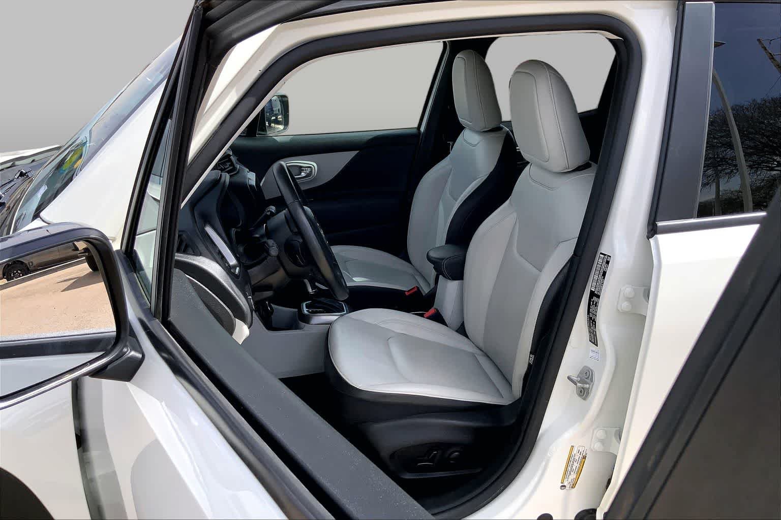 Used 2022 Alpine White Clearcoat Jeep Limited image 8