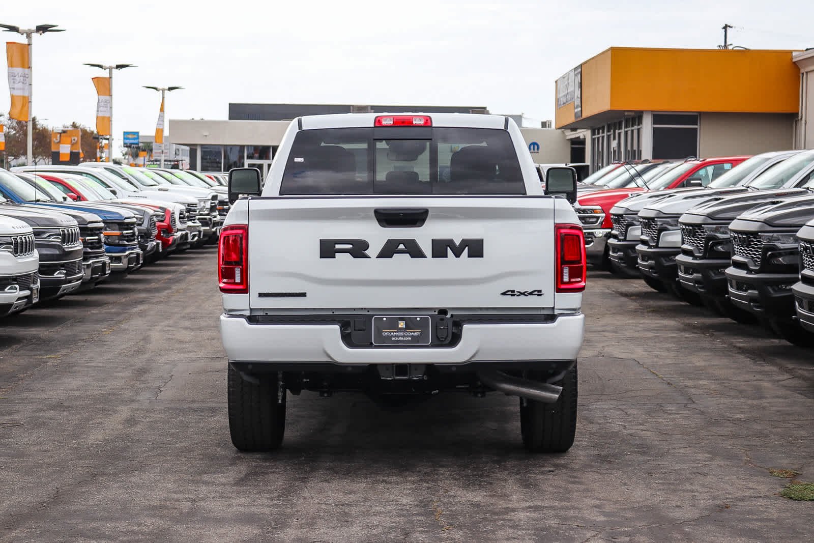 New 2027 Bright White Clear-Coat Exterior Paint RAM Big Horn image 5