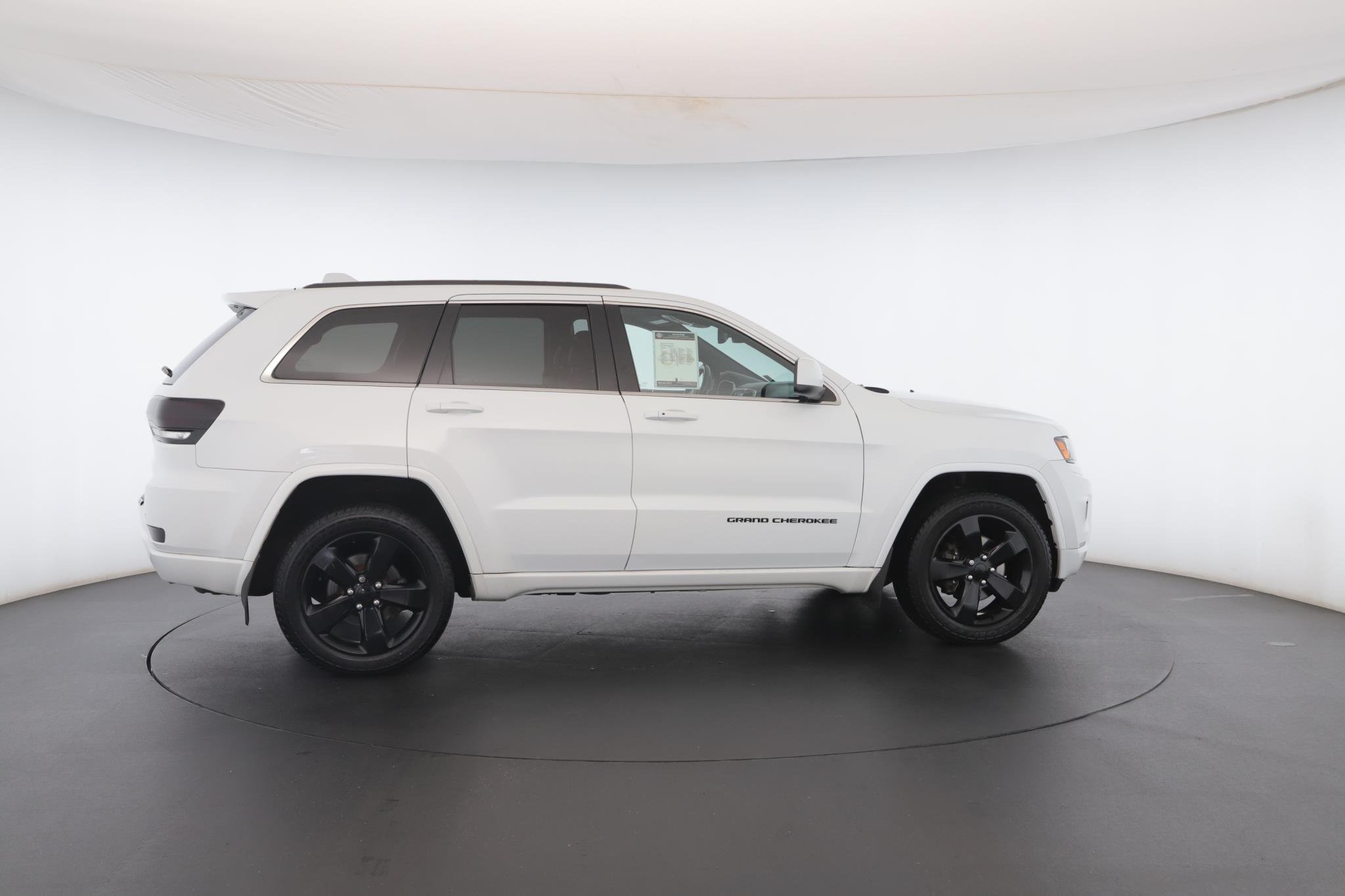 Used 2015 Bright White Clearcoat Jeep Altitude image 31