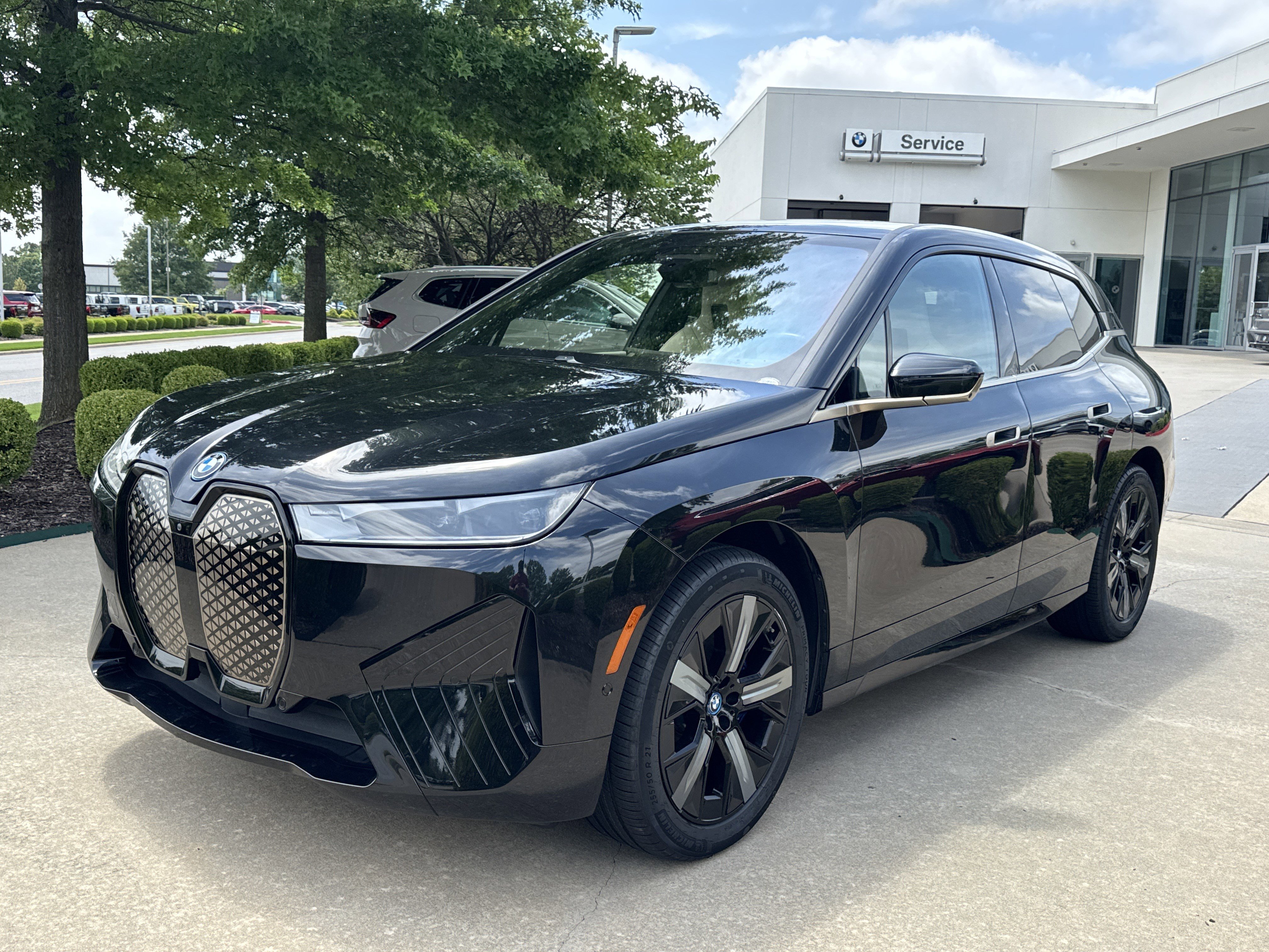 2024 BMW iX xDrive50's photo
