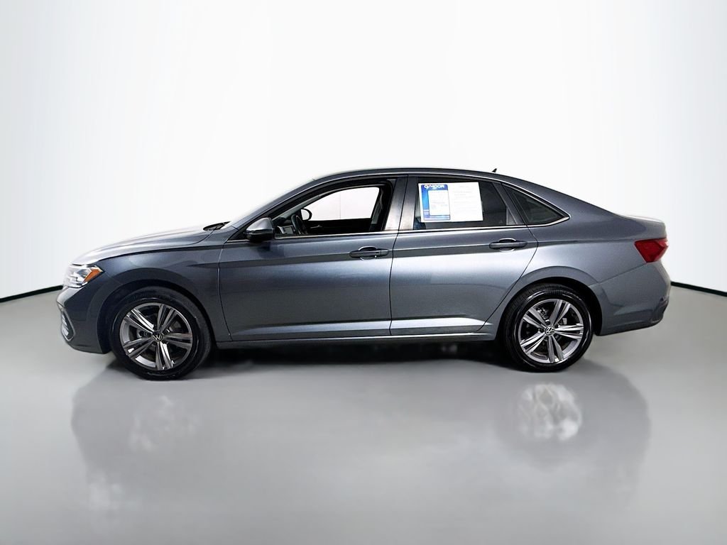 Used 2023 Platinum Gray Metallic Volkswagen SE image 9