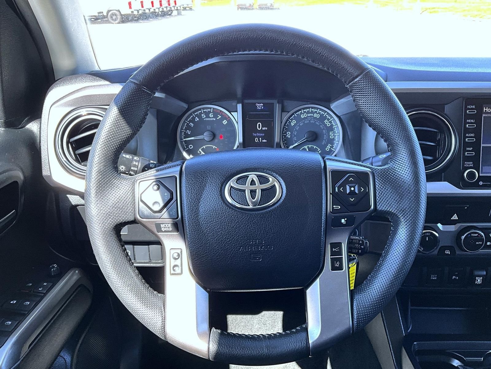 Used 2022 White Toyota SR5 image 11