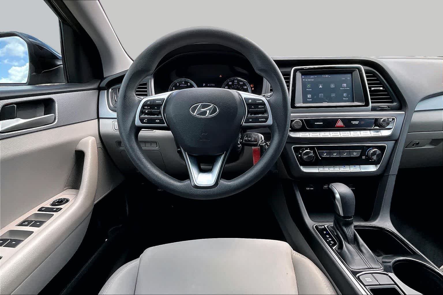 Used 2019 Phantom Black Hyundai SE image 4