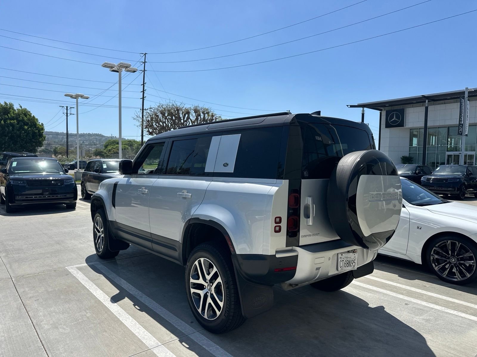 Used 2024 Hakuba Silver Metallic Land Rover S image 4
