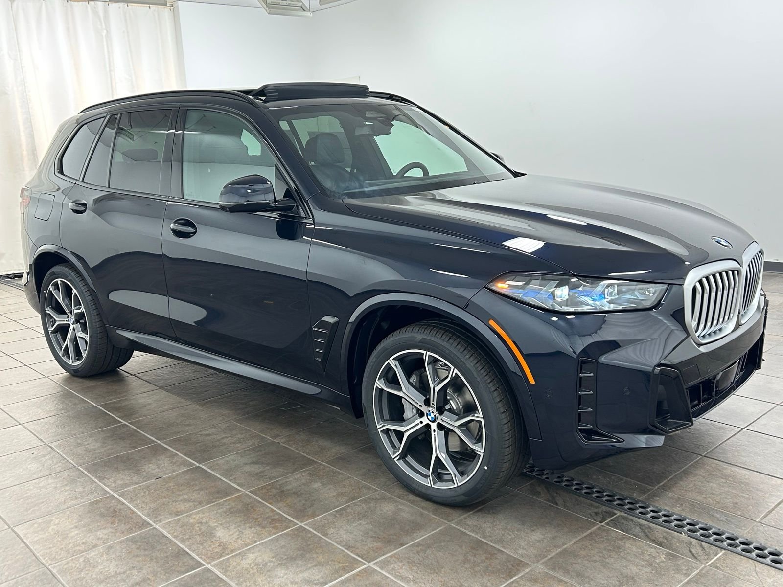 New 2026 Carbon Black Metallic BMW xDrive40i image 6