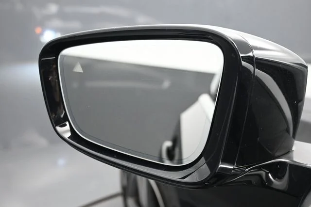 Used 2022 Black BMW 330i image 4