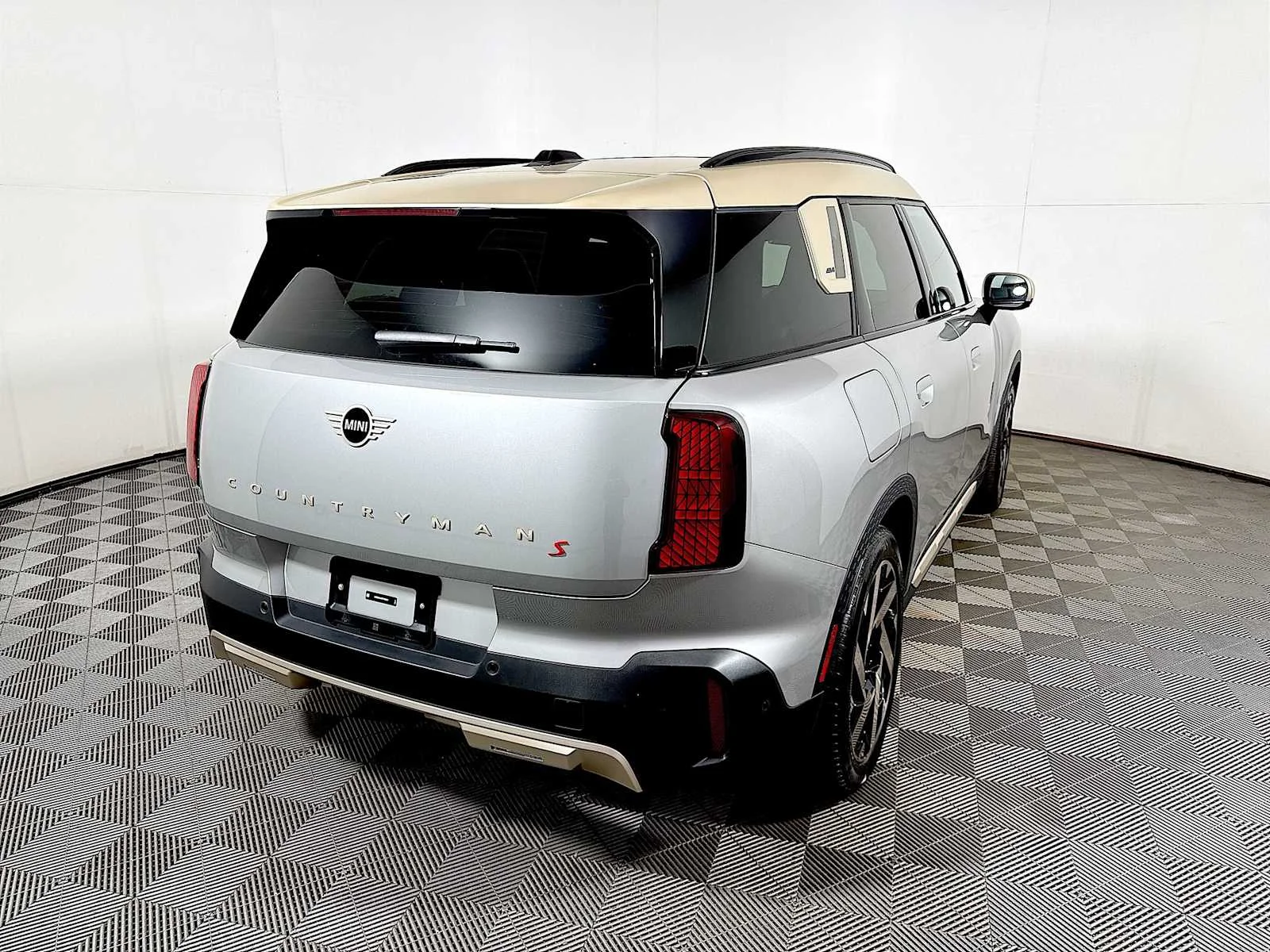 Used 2026 Melting Silver III Metallic MINI S image 6