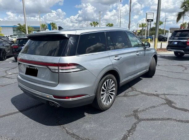 Used 2023 Radiance Metallic Lincoln Standard image 8