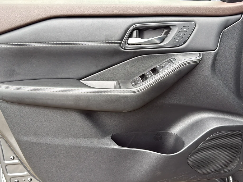 Used 2023 Gray Nissan SL image 26