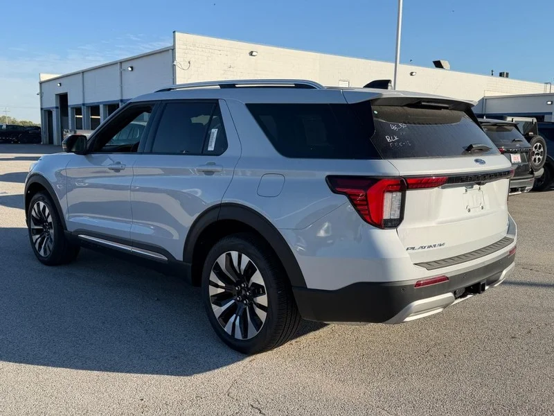 New 2026 Space White Metallic Ford Platinum 4WD image 3